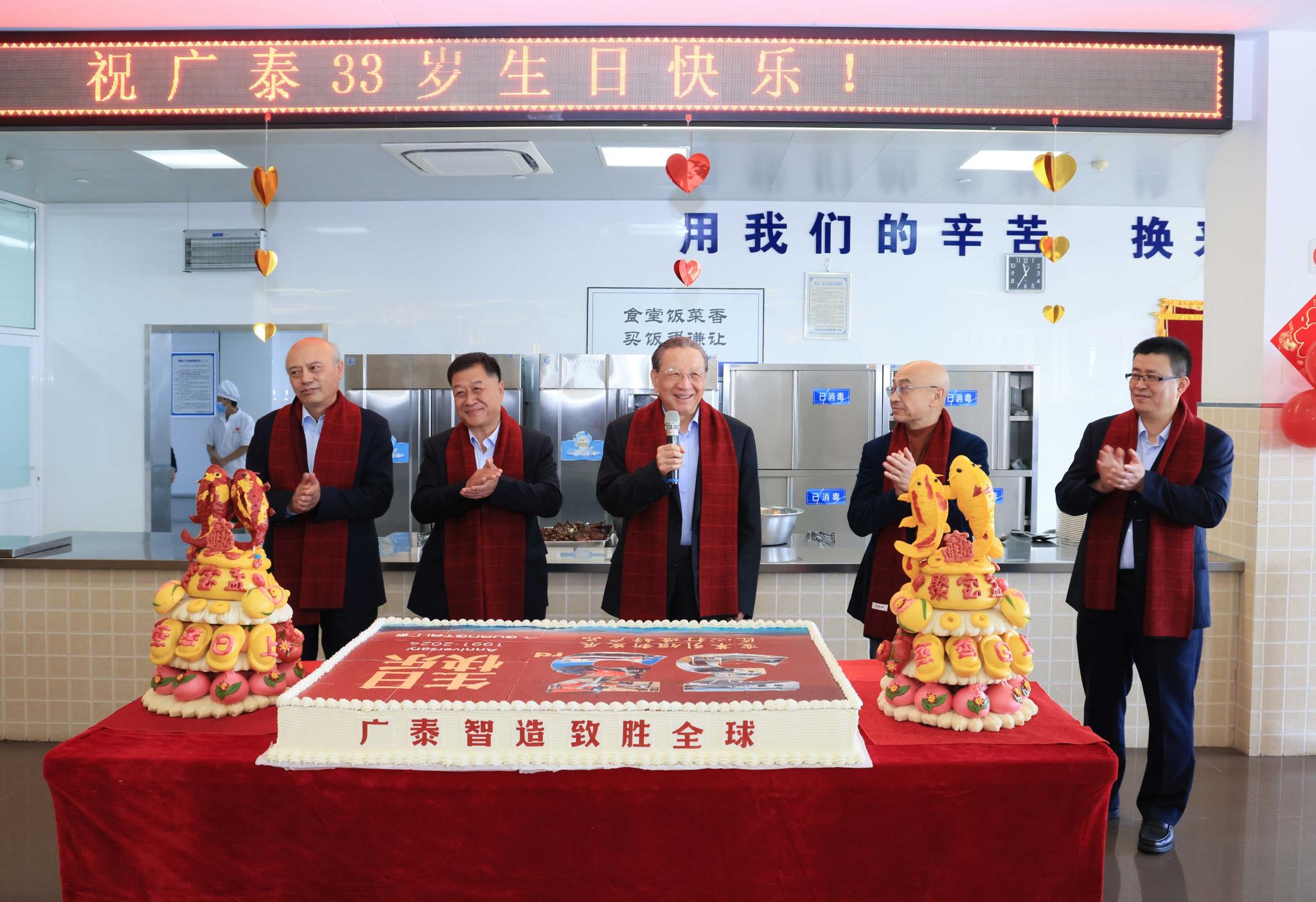 切蛋糕.jpg 切蛋糕.jpg